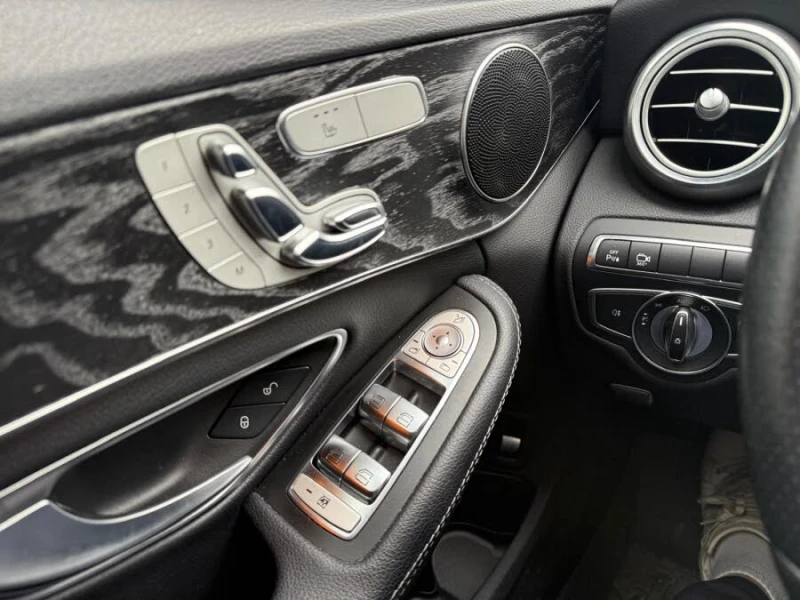 Mercedes-Benz C 300 4MATIC * АвтоКредит* (ЦЕНА ДО БГ), снимка 14 - Автомобили и джипове - 53213175