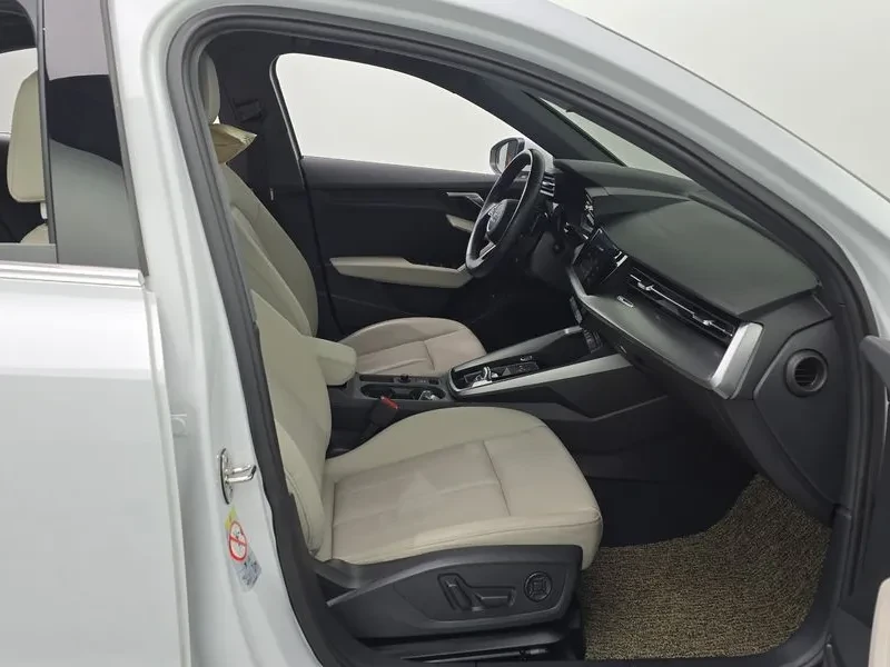 Audi A3 2.0 TFSI, снимка 11 - Автомобили и джипове - 54139394