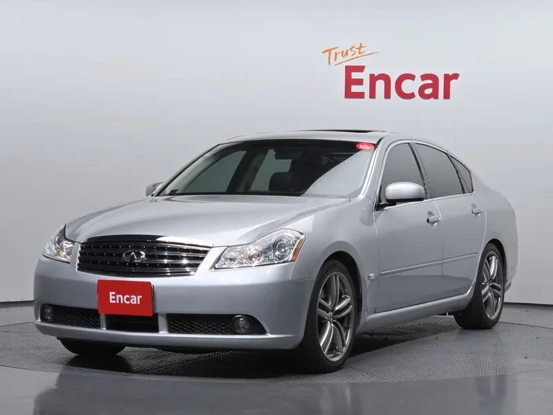 Infiniti M