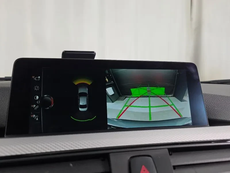 BMW 330 I M Sports, снимка 15 - Автомобили и джипове - 55132300