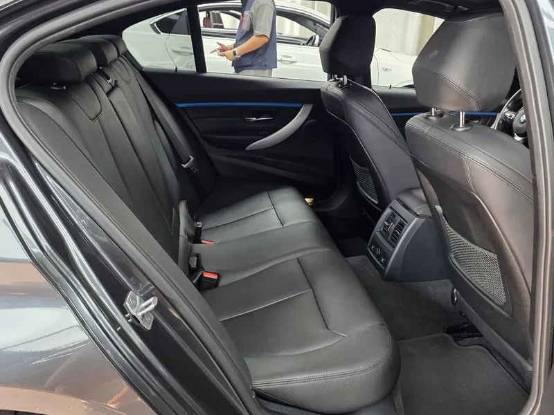 BMW 330 I M Sports, снимка 12 - Автомобили и джипове - 55132300