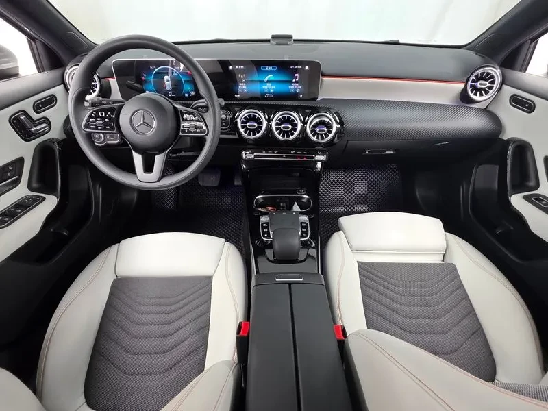 Mercedes-Benz A 220 Hatchback, снимка 7 - Автомобили и джипове - 55830276