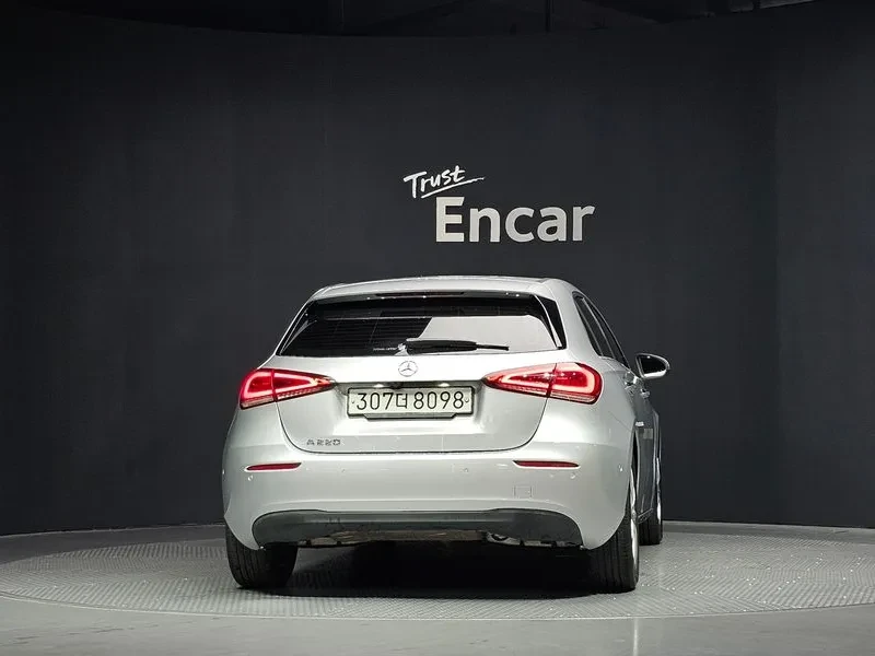 Mercedes-Benz A 220 Hatchback, снимка 4 - Автомобили и джипове - 55830276