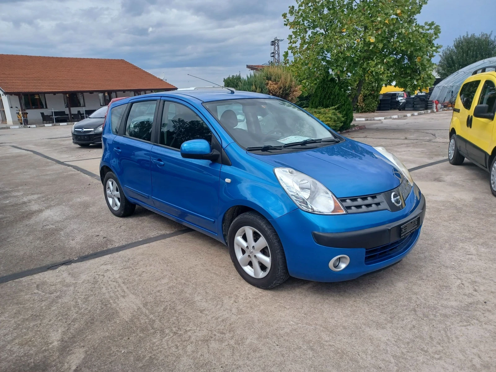 Nissan Note 1.6i автоматик Щвейцария - изображение 7