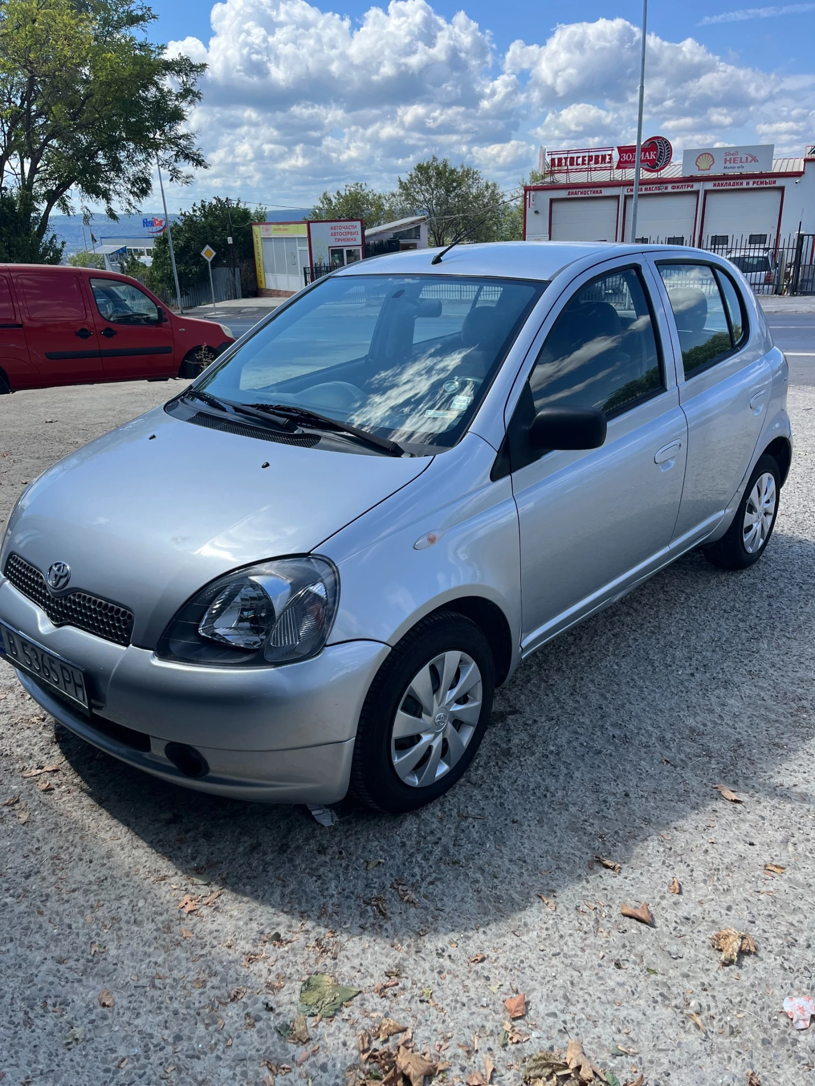 Toyota Yaris 1.3 - изображение 8