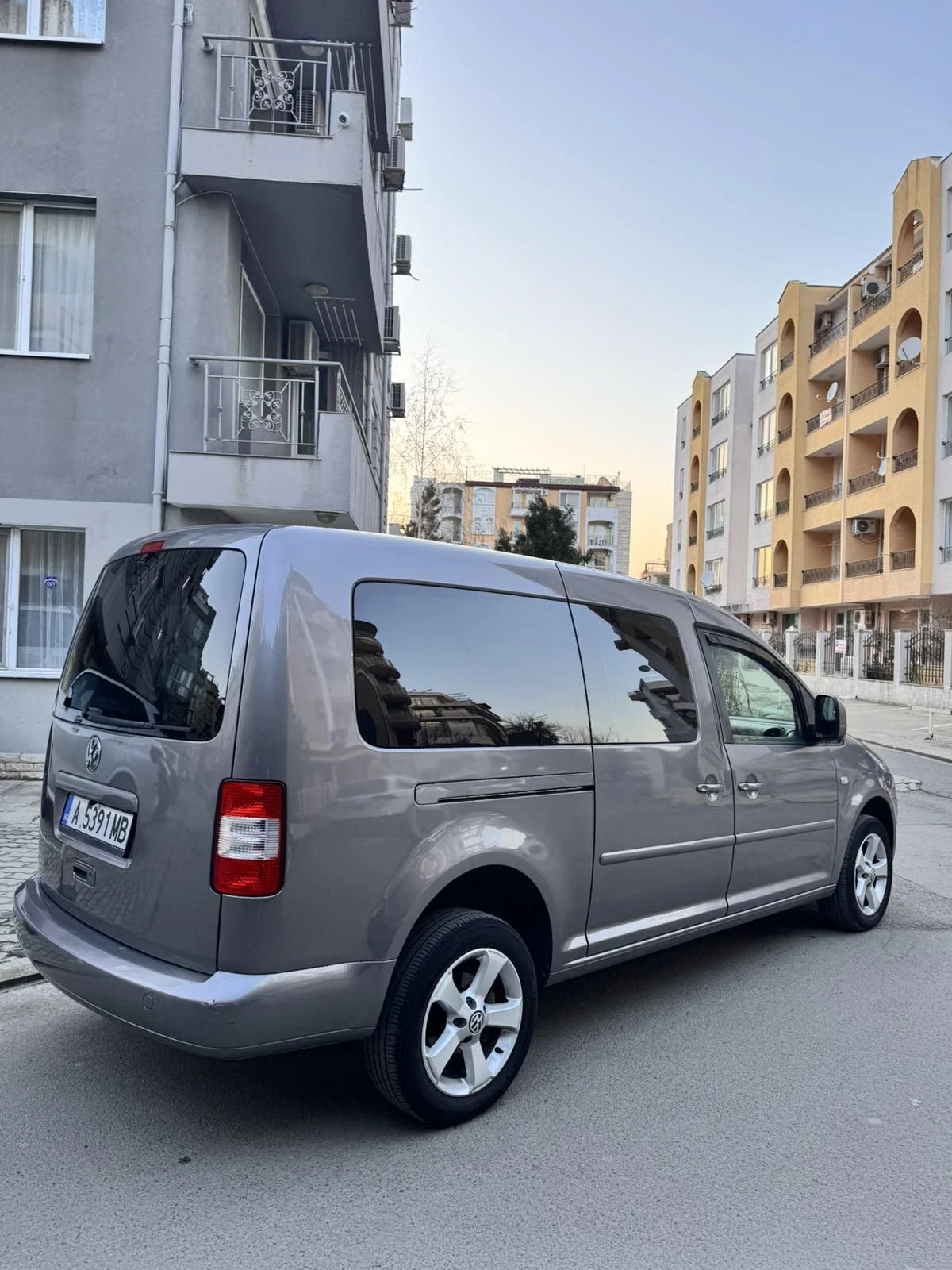 VW Caddy MAXI 1.9 TDI , снимка 4 - Автомобили и джипове - 53977703