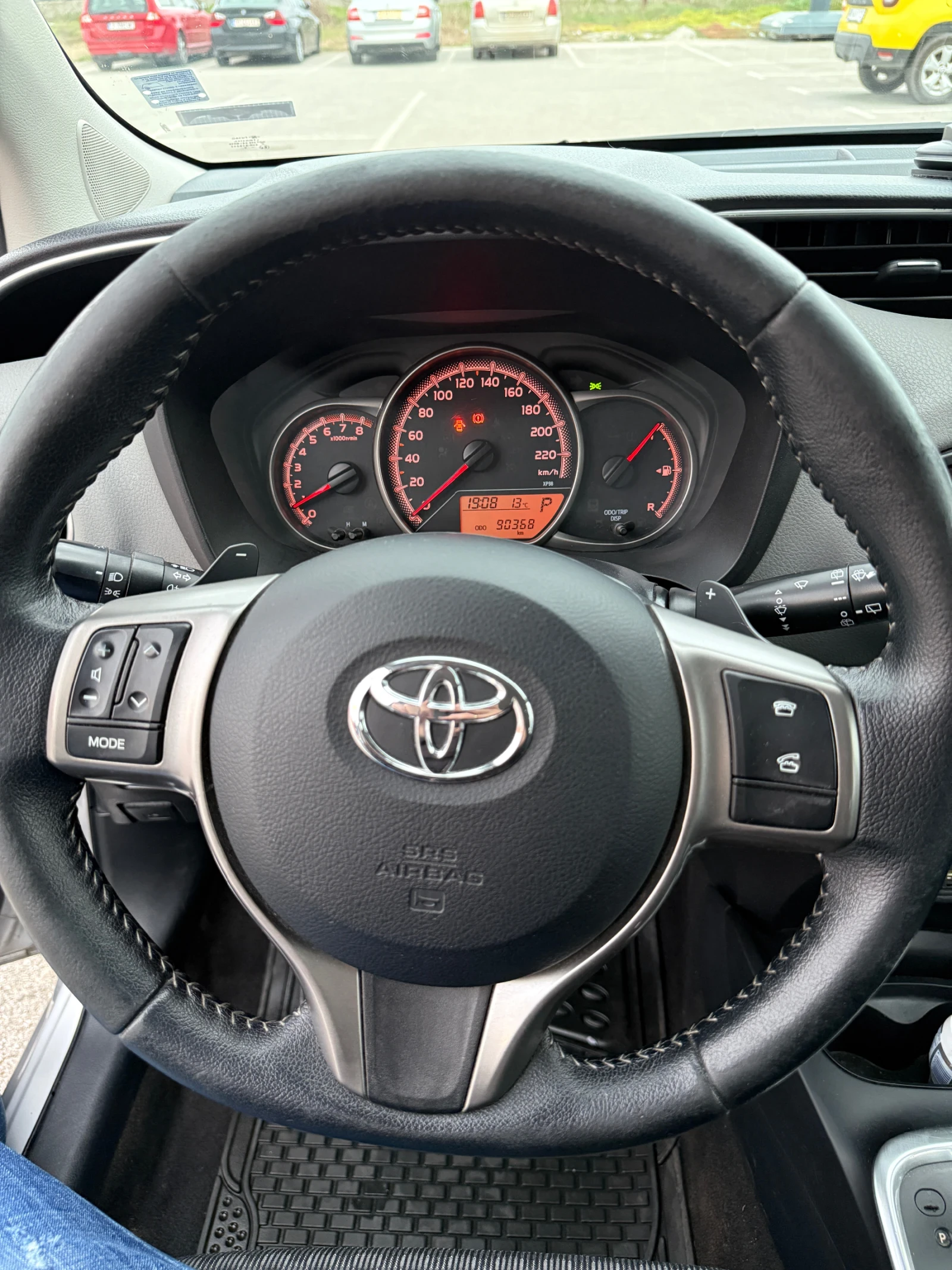 Toyota Yaris, снимка 14 - Автомобили и джипове - 54033612