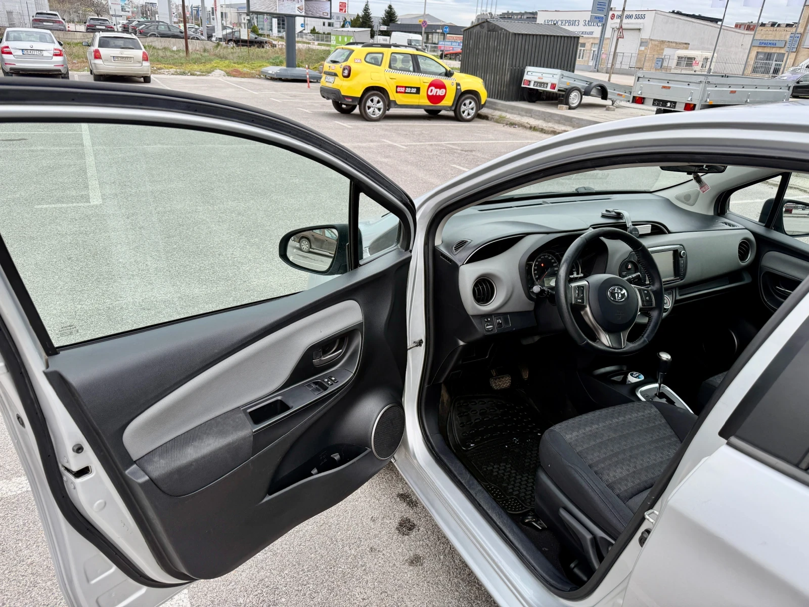 Toyota Yaris, снимка 11 - Автомобили и джипове - 54033612