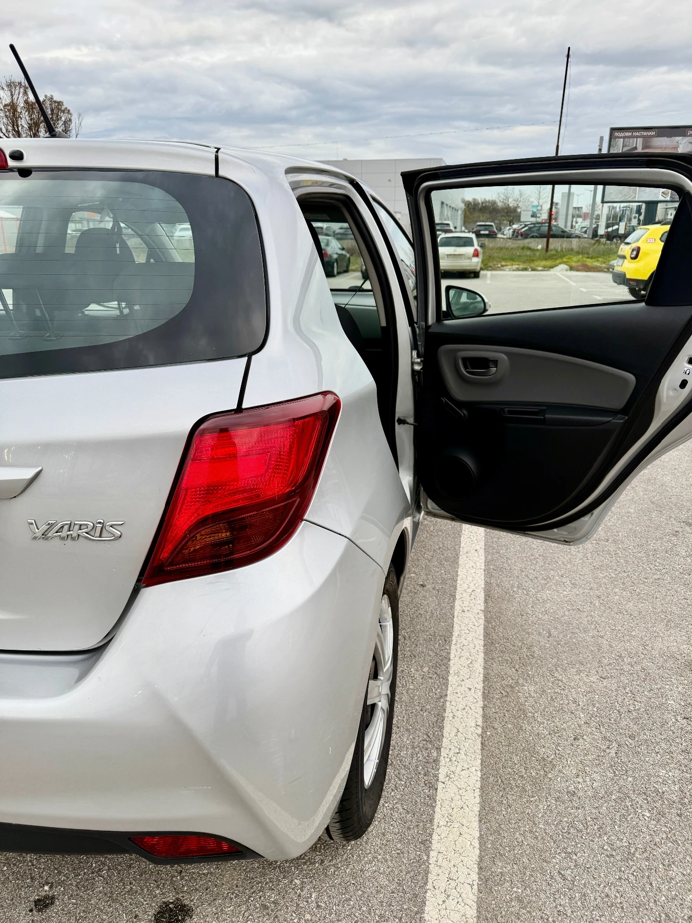 Toyota Yaris, снимка 9 - Автомобили и джипове - 54033612