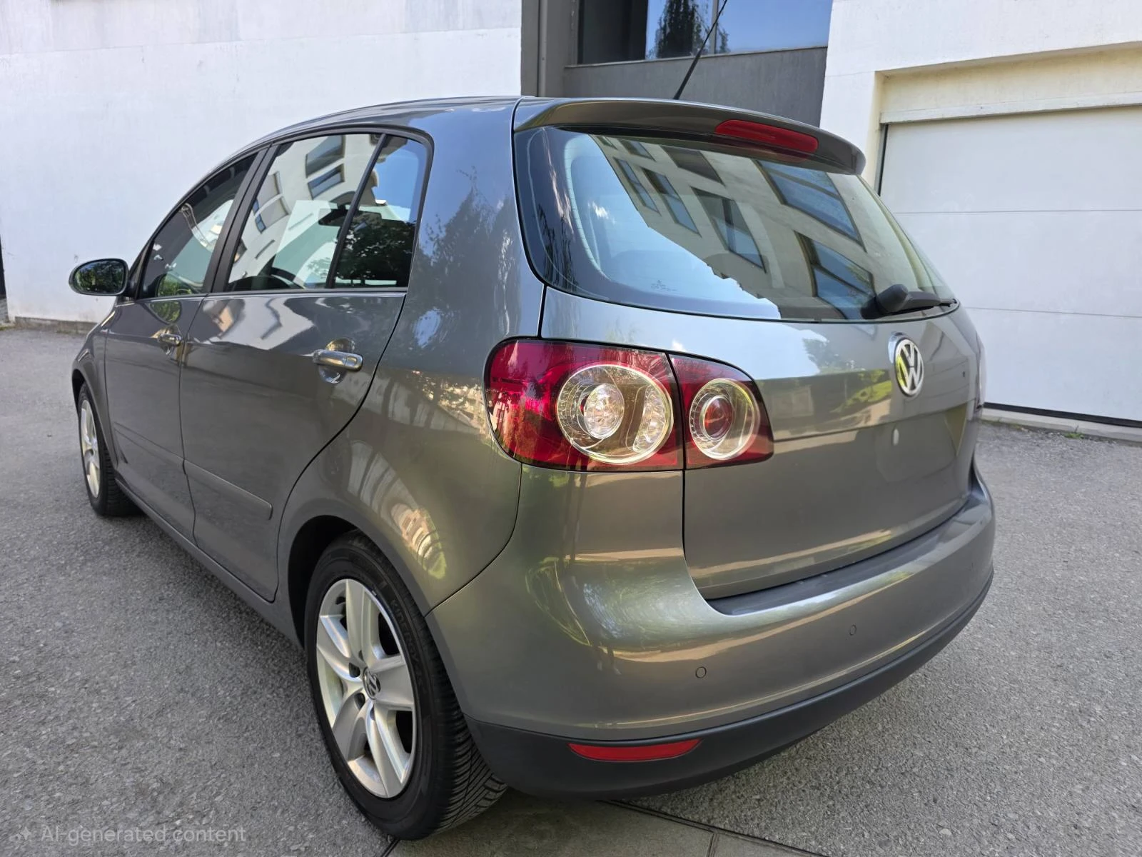 VW Golf Plus 1.6FSI / АВТОМАТИК, снимка 5 - Автомобили и джипове - 55530752