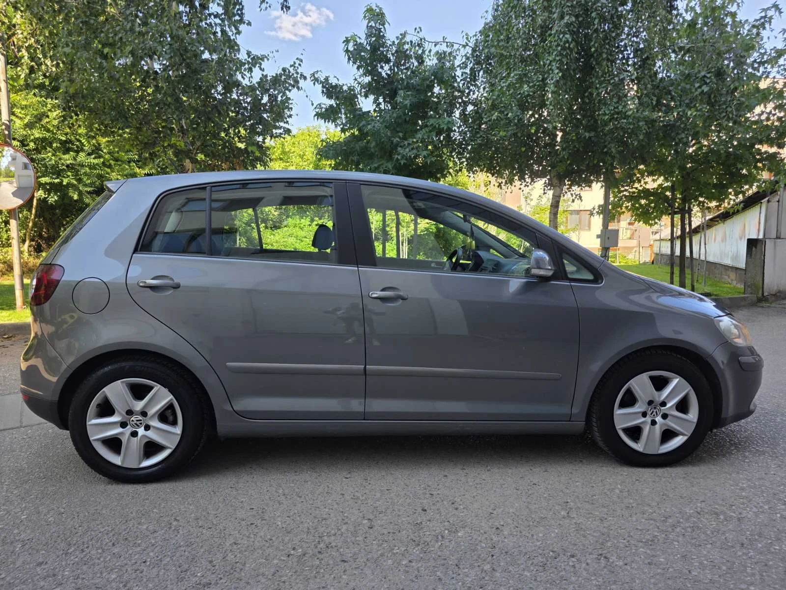 VW Golf Plus 1.6FSI / АВТОМАТИК, снимка 8 - Автомобили и джипове - 55530752