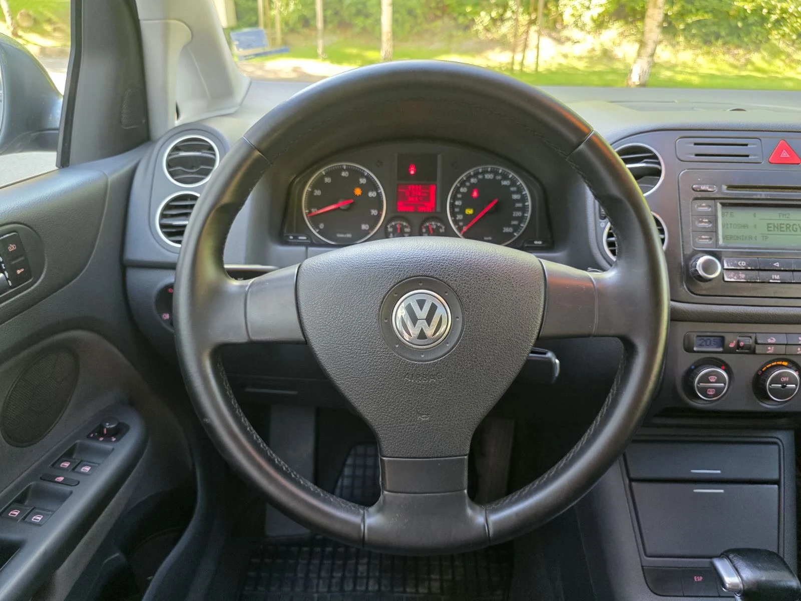 VW Golf Plus 1.6FSI / АВТОМАТИК, снимка 13 - Автомобили и джипове - 55530752