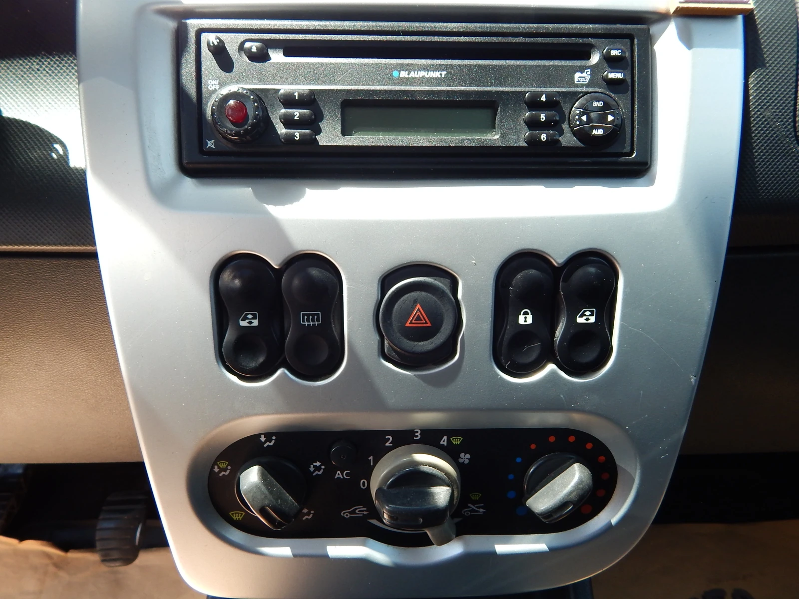Dacia Sandero 1.4i* газов инжекцион* , снимка 17 - Автомобили и джипове - 55556288