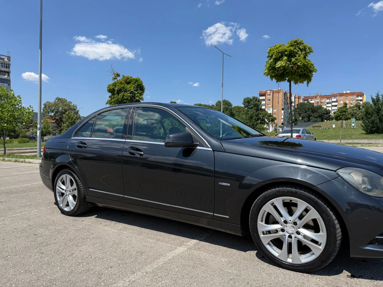 Mercedes-Benz C 220, снимка 4 - Автомобили и джипове - 55587265