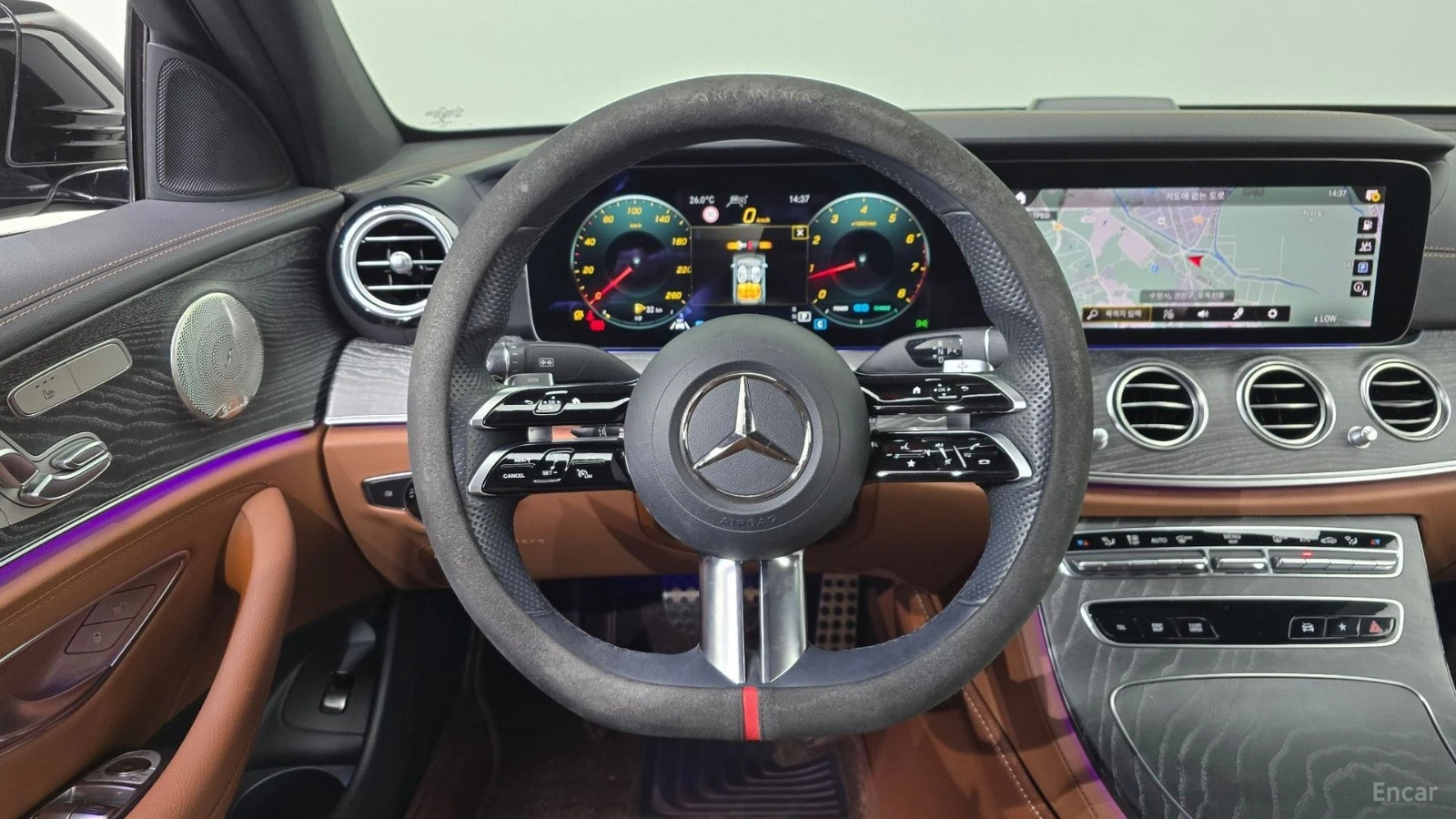 Mercedes-Benz E 350 4MATIC* AMG-LINE* BURMESTER* DISTRONIC* 360* КАМЕР, снимка 6 - Автомобили и джипове - 55640508