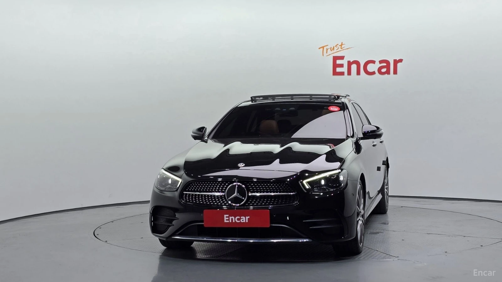 Mercedes-Benz E 350 4MATIC* AMG-LINE* BURMESTER* DISTRONIC* 360* КАМЕР, снимка 2 - Автомобили и джипове - 55640508