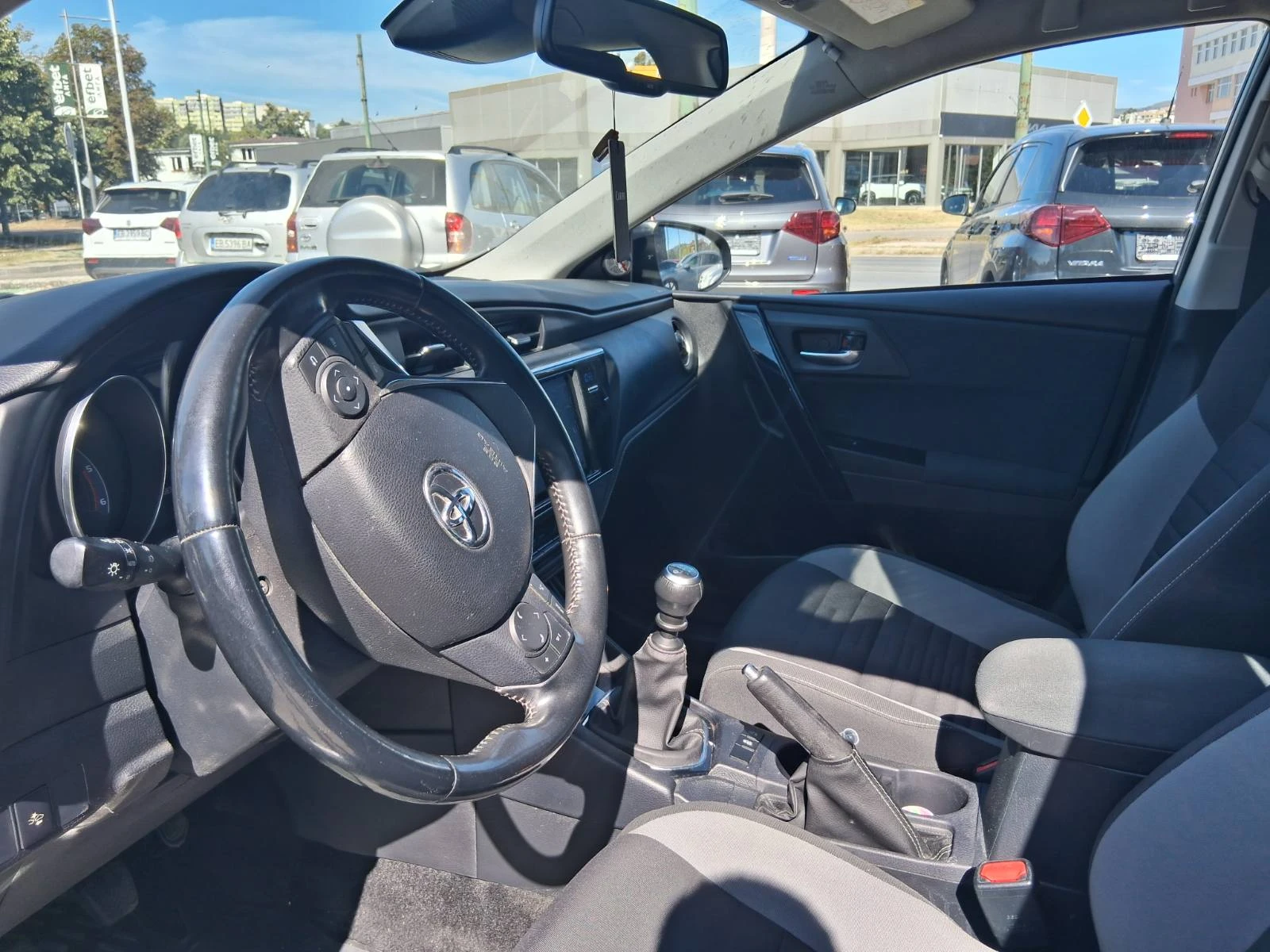 Toyota Auris, снимка 5 - Автомобили и джипове - 55719586