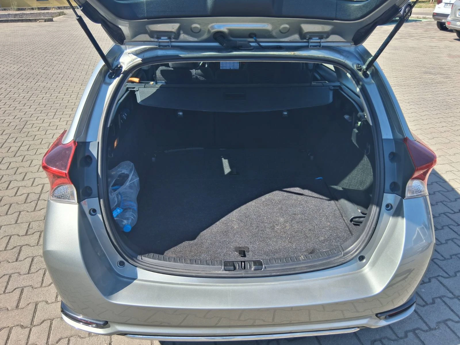 Toyota Auris, снимка 12 - Автомобили и джипове - 55719586