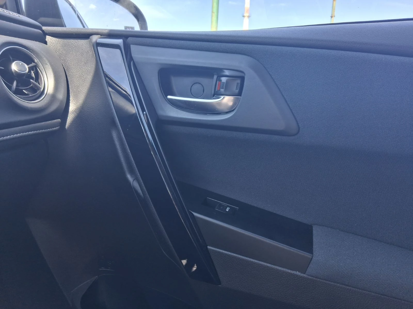 Toyota Auris, снимка 9 - Автомобили и джипове - 55719586