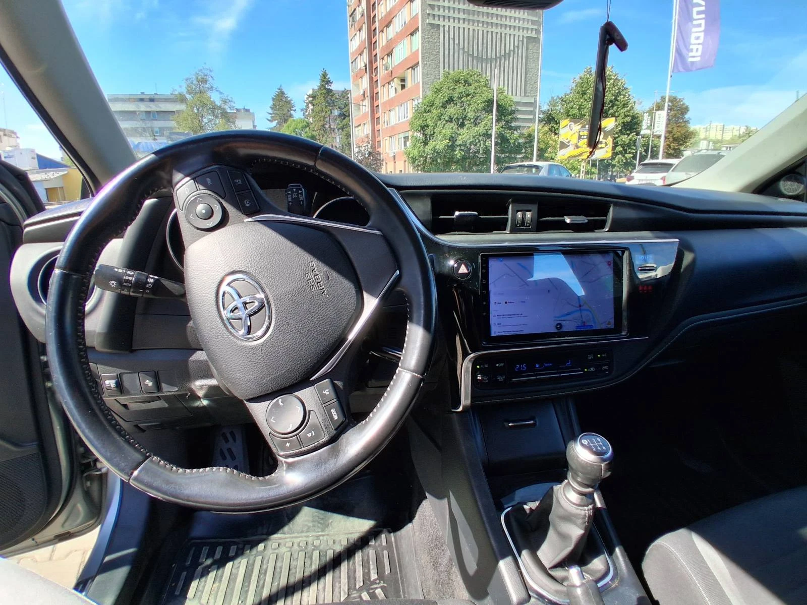 Toyota Auris, снимка 6 - Автомобили и джипове - 55719586