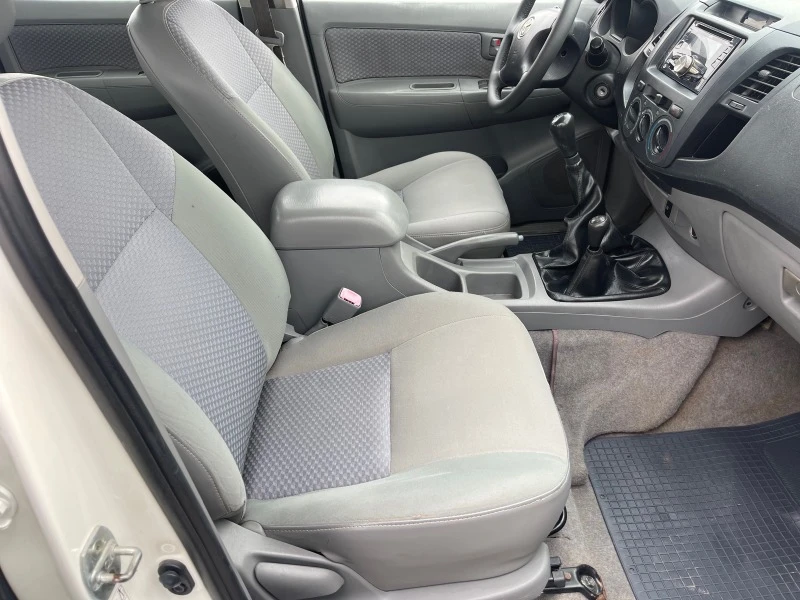 Toyota Hilux 2, 5D 4x4, lo/hi, климатик, ел.пакет, usb, снимка 13 - Автомобили и джипове - 39501372