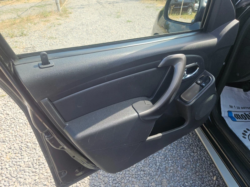 Dacia Duster 1.6/4x4, снимка 11 - Автомобили и джипове - 51018642