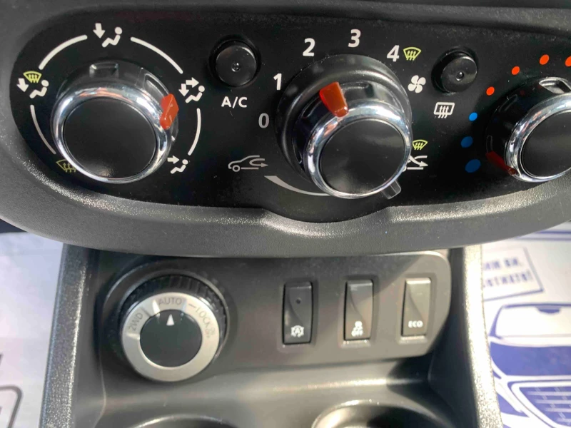 Dacia Duster 1.6/4x4, снимка 17 - Автомобили и джипове - 51018642