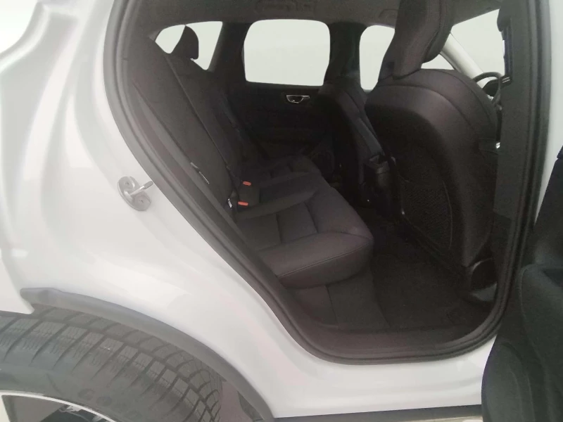 Volvo XC60 2.0 B5, снимка 10 - Автомобили и джипове - 53448334