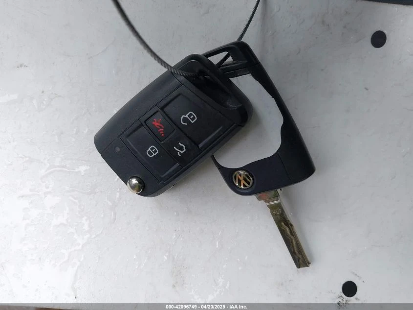 VW Tiguan 2.0L I-4 DI, DOHC, VVT, TURBO, 184HP Front Wheel D - изображение 3