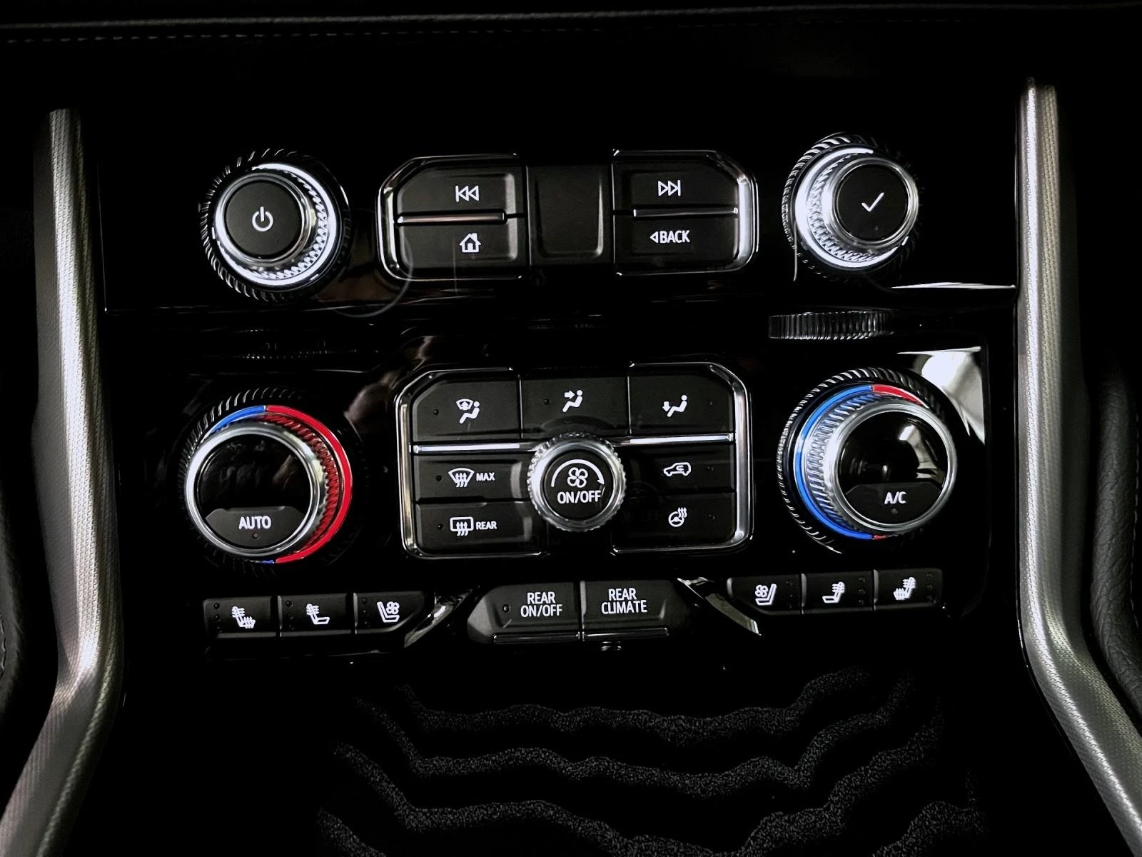 Gmc Yukon 6.2 V8 DENALI/BOSE/HEAD UP/PANO/TV/360/7-МЕСТЕН/ - изображение 10