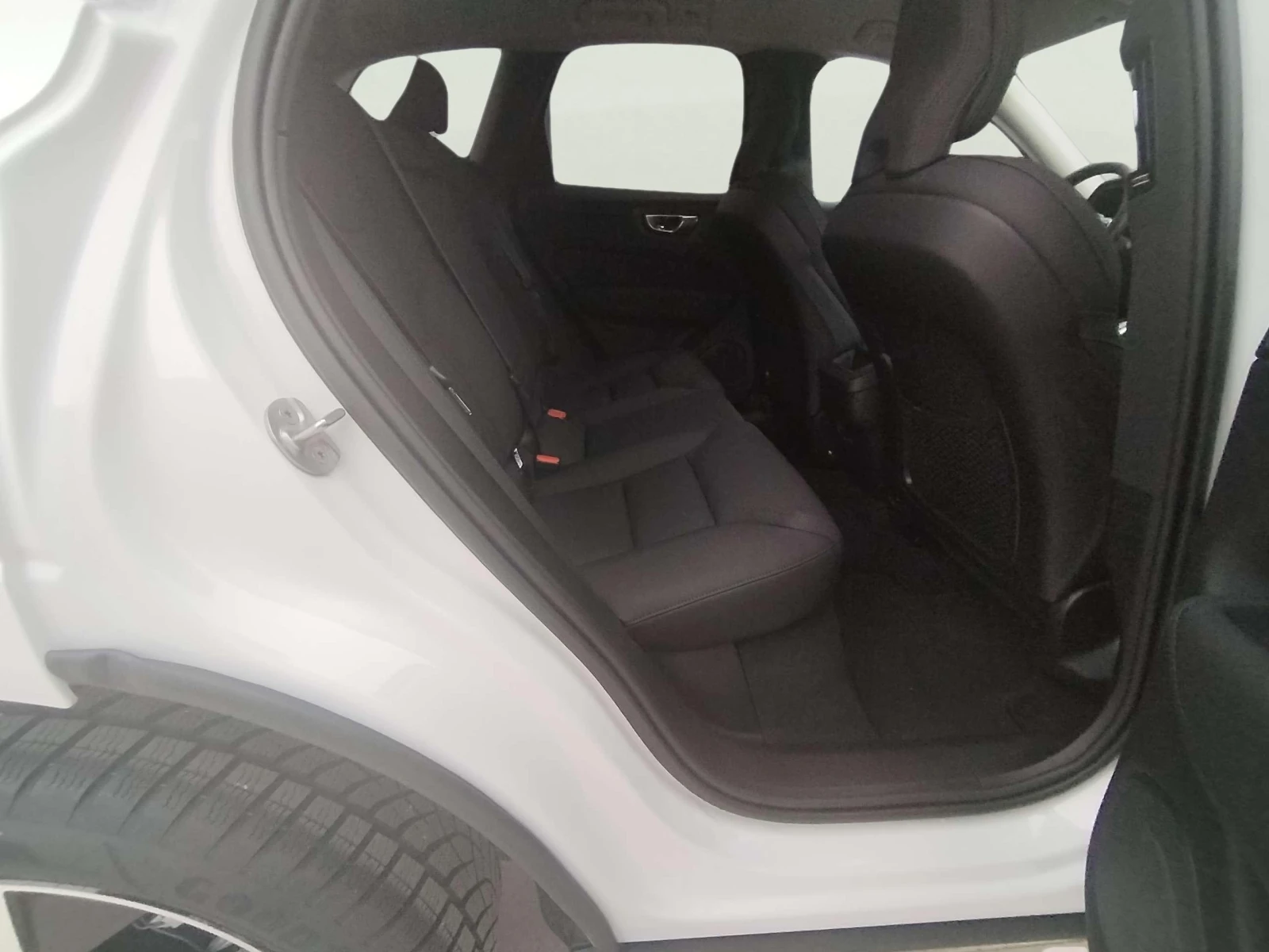 Volvo XC60 2.0 B5 - изображение 10