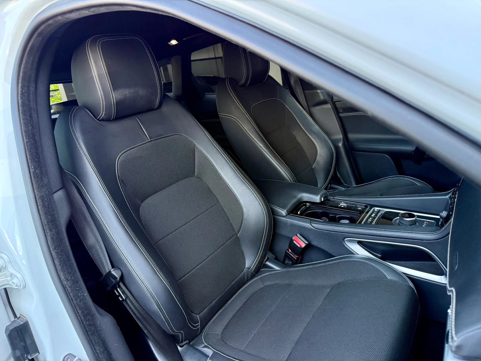 Jaguar F-PACE 2.0D* R-SPORT, снимка 11 - Автомобили и джипове - 55108020