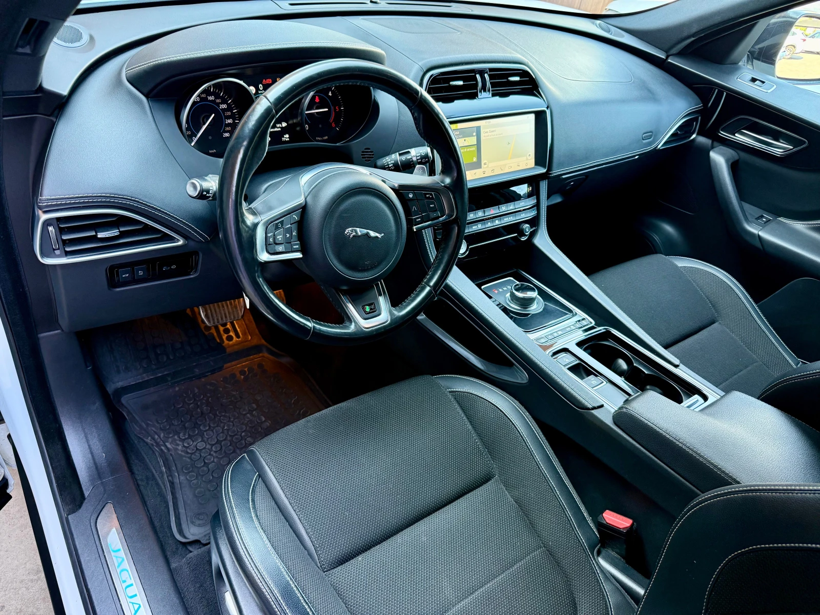 Jaguar F-PACE 2.0D* R-SPORT, снимка 8 - Автомобили и джипове - 55108020
