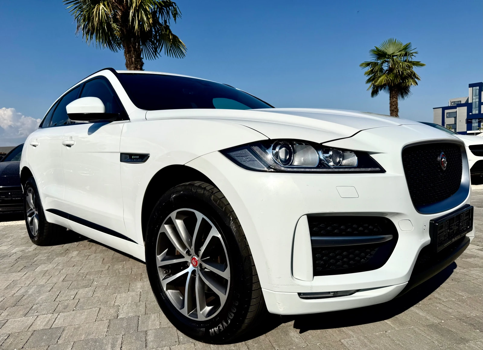 Jaguar F-PACE 2.0D* R-SPORT, снимка 5 - Автомобили и джипове - 55108020
