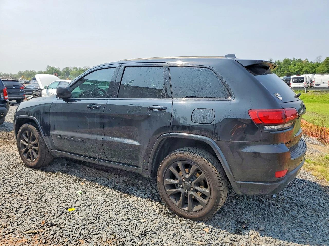 Jeep Grand cherokee 3.6l Laredo E, снимка 2 - Автомобили и джипове - 55802283