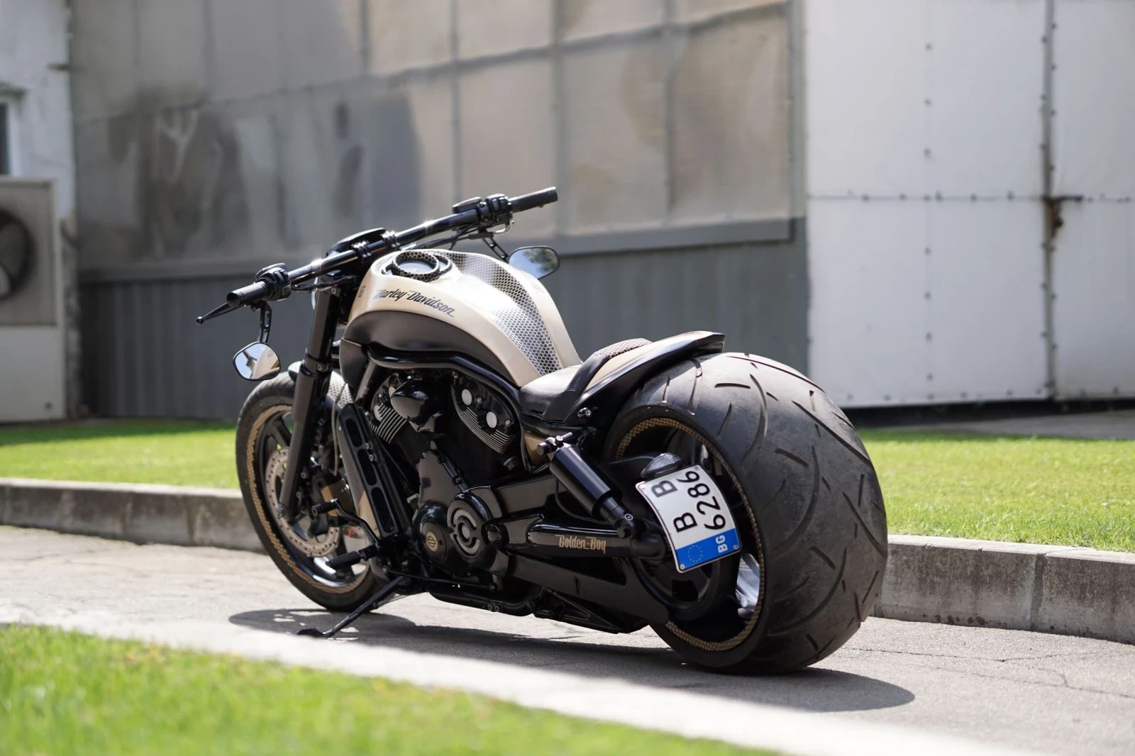 Harley-Davidson V-Rod  - изображение 2