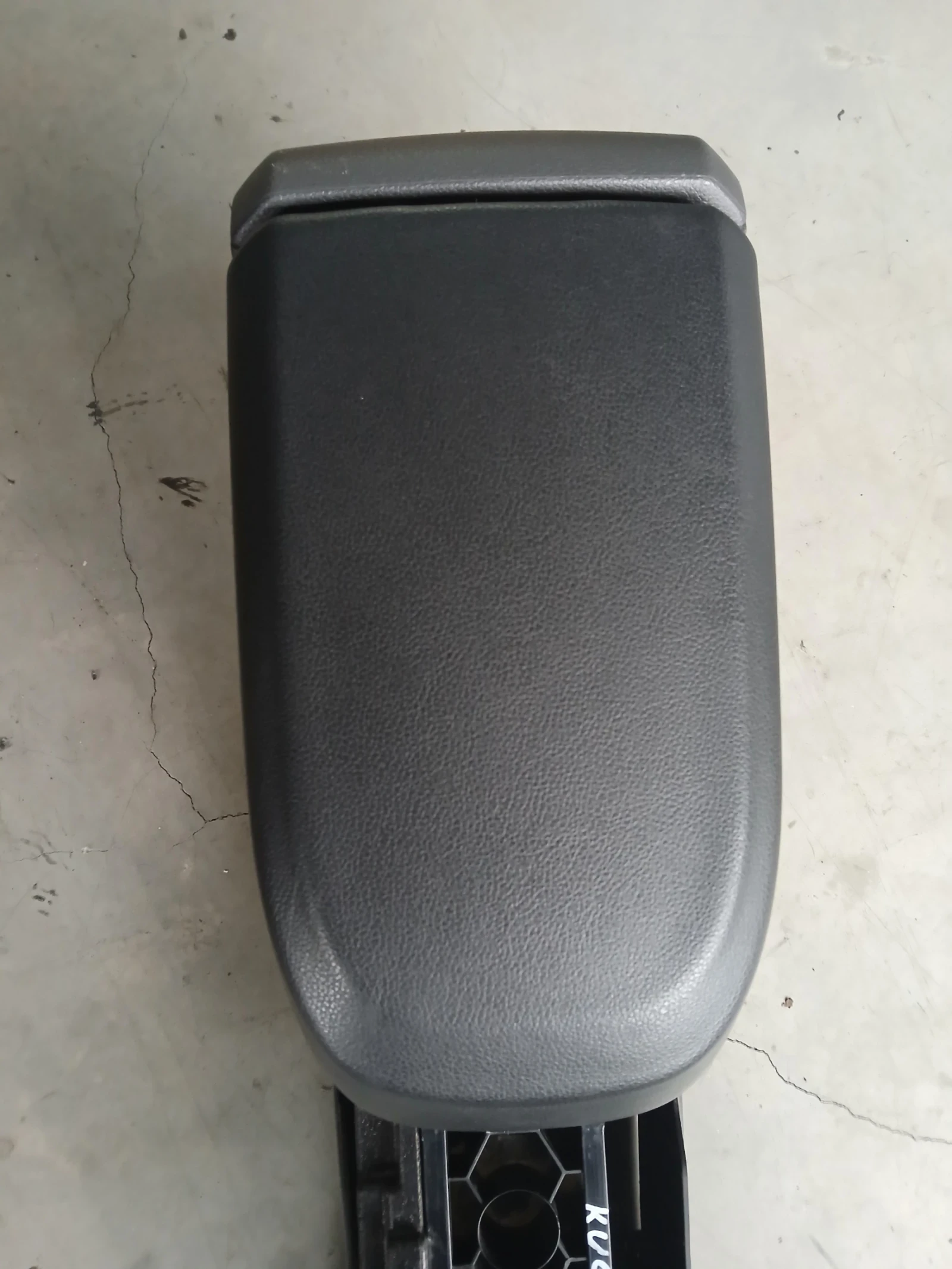 Подлакатник Ford Kuga 2010г , снимка 2 - Части - 56679358