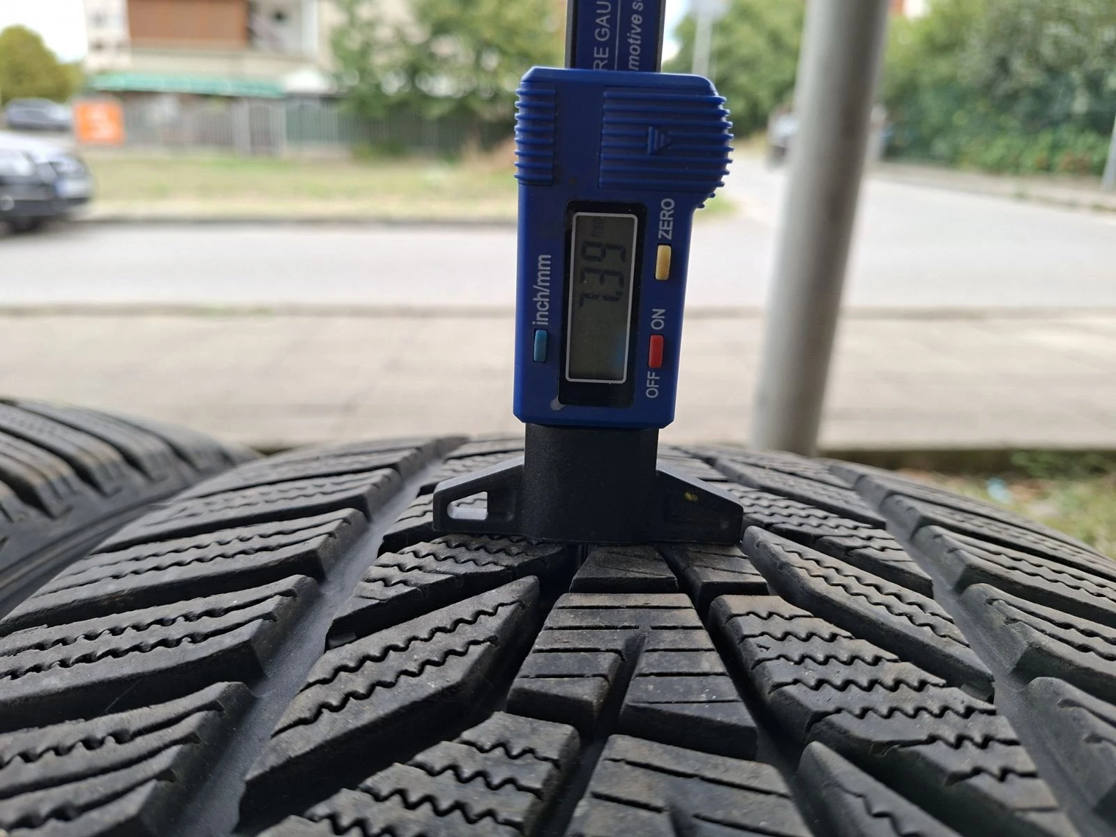 Гуми Зимни 275/45R21, снимка 4 - Гуми и джанти - 56271997