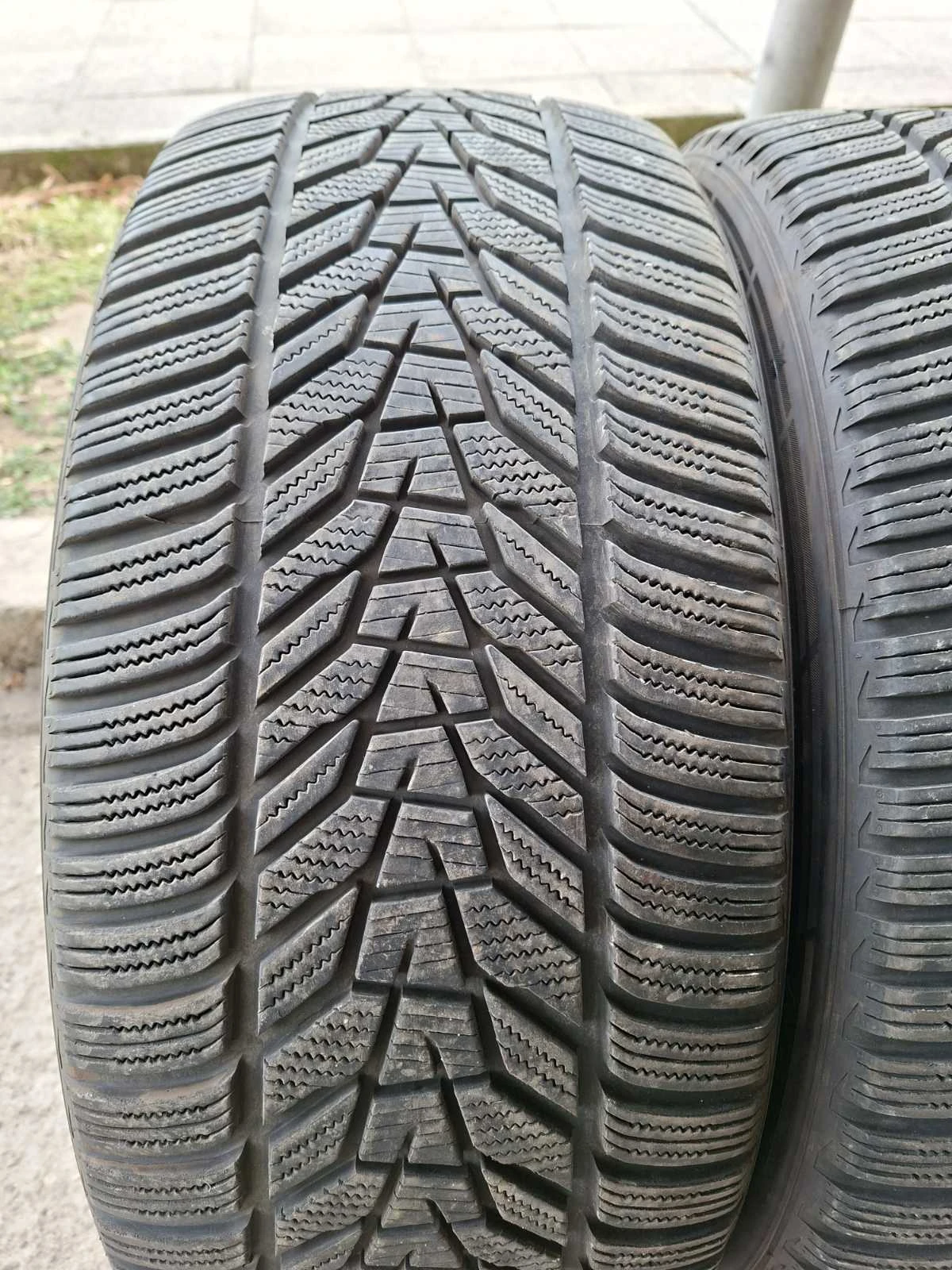 Гуми Зимни 275/45R21, снимка 3 - Гуми и джанти - 56271997
