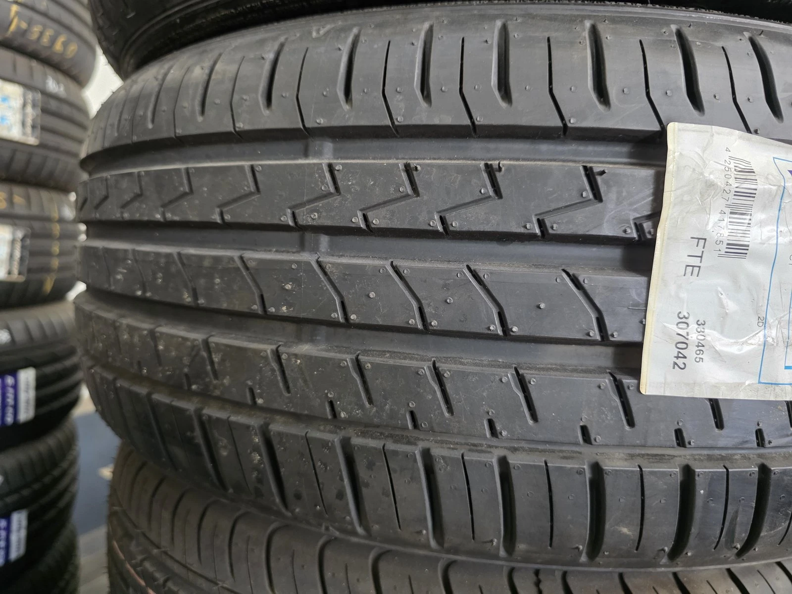 Гуми Летни 205/45R17, снимка 2 - Гуми и джанти - 56730680
