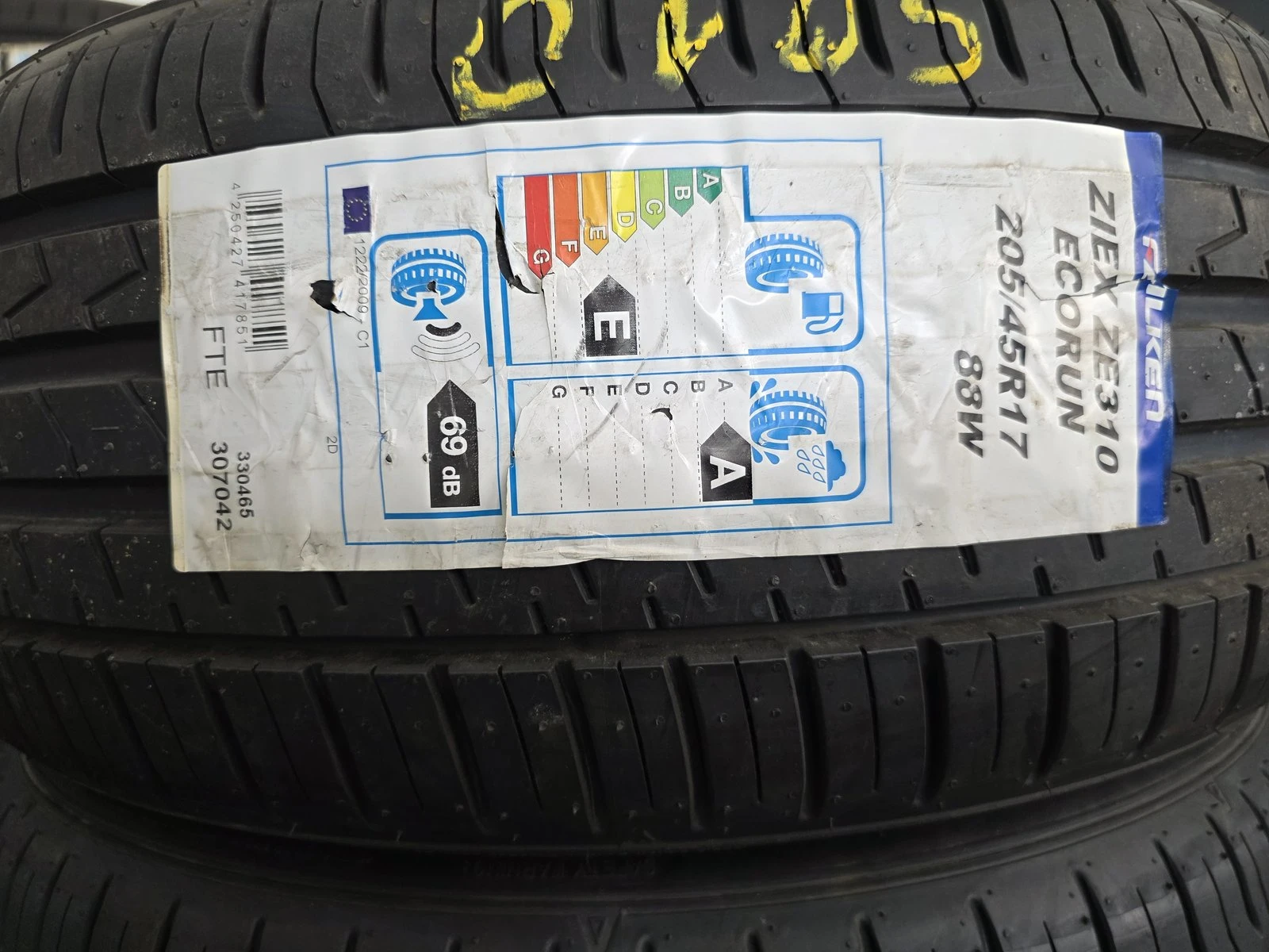 Гуми Летни 205/45R17, снимка 4 - Гуми и джанти - 56730680