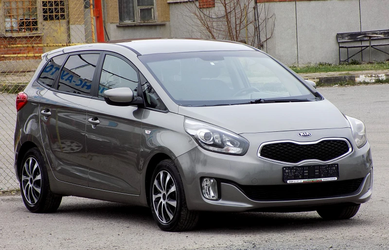 Kia Carens 1.7CRDi/NAVi/XENON/7 МЕСТА, снимка 2 - Автомобили и джипове - 49611332