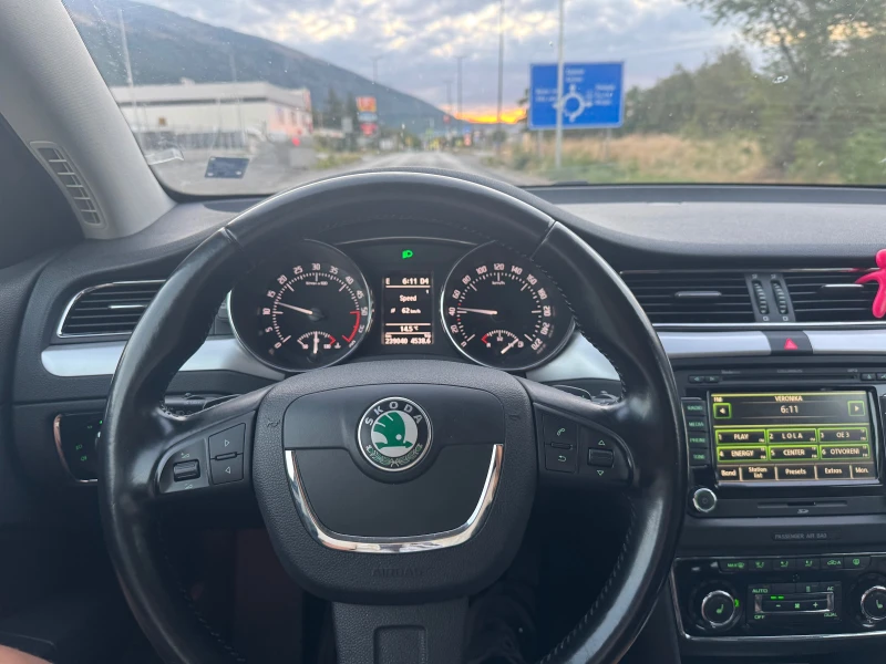 Skoda Superb 2.0 /4x4 Автомат/обдух, панорама, снимка 15 - Автомобили и джипове - 51711744