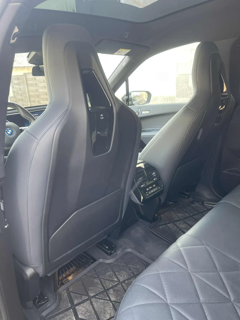BMW iX IX40 , снимка 10 - Автомобили и джипове - 52656581