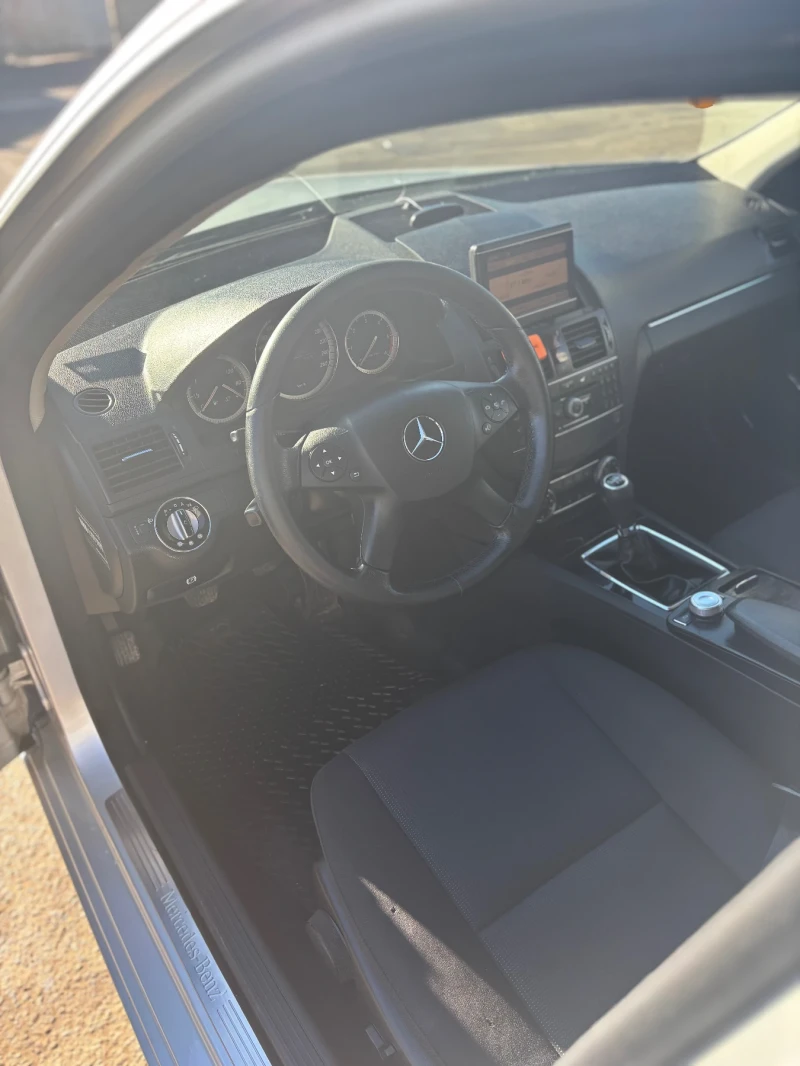 Mercedes-Benz C 220, снимка 9 - Автомобили и джипове - 53130555