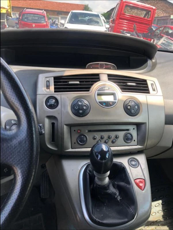 Renault Scenic 1.9DCI, снимка 6 - Автомобили и джипове - 28732186