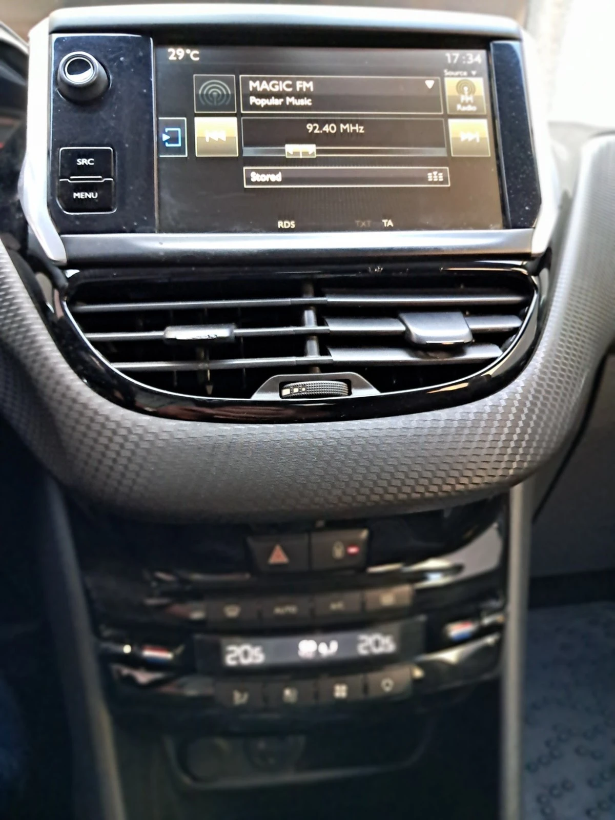 Peugeot 208  - изображение 6