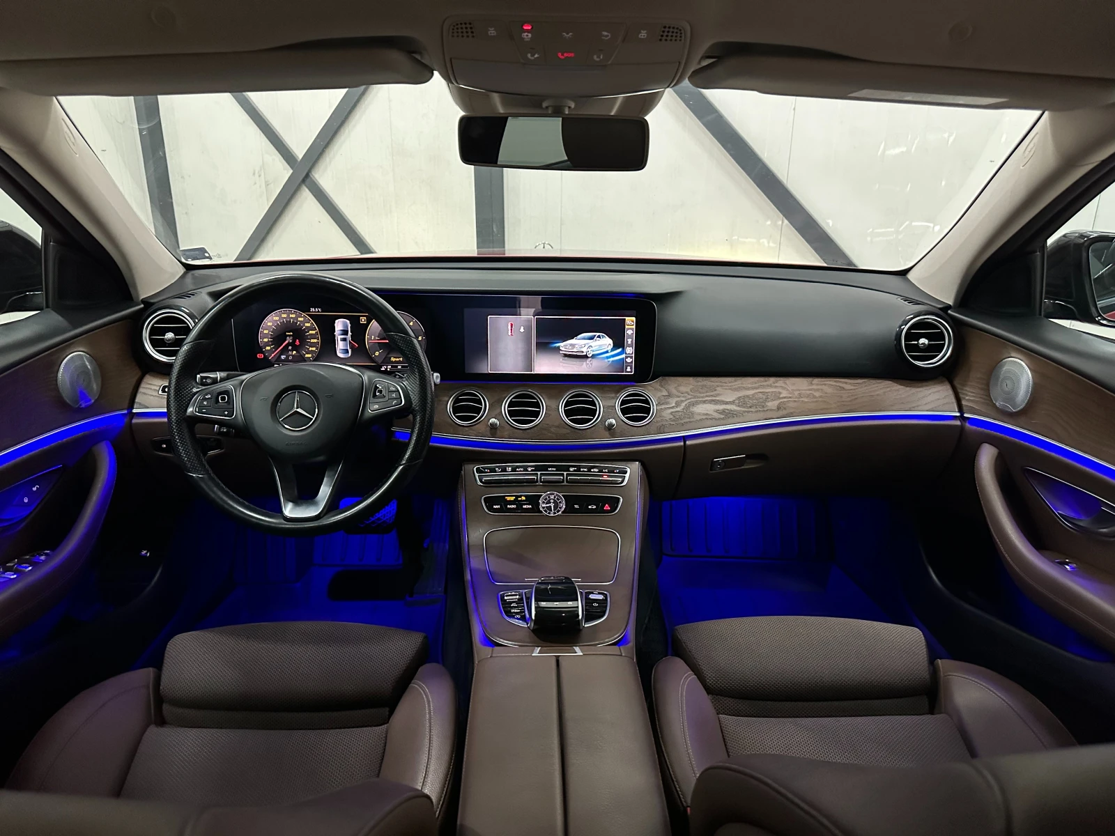 Mercedes-Benz E 220 4MATIC* DISTR* DIGITAL* 360, снимка 10 - Автомобили и джипове - 52285093