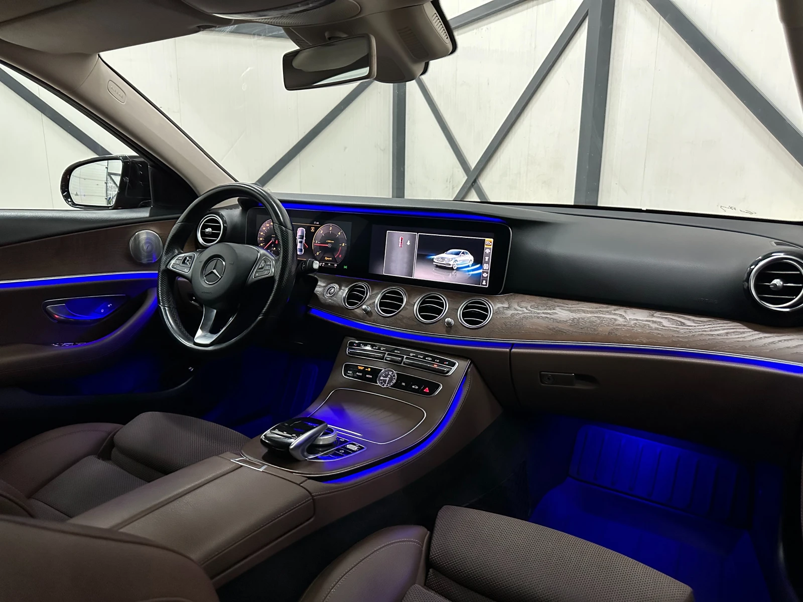 Mercedes-Benz E 220 4MATIC* DISTR* DIGITAL* 360, снимка 9 - Автомобили и джипове - 52285093