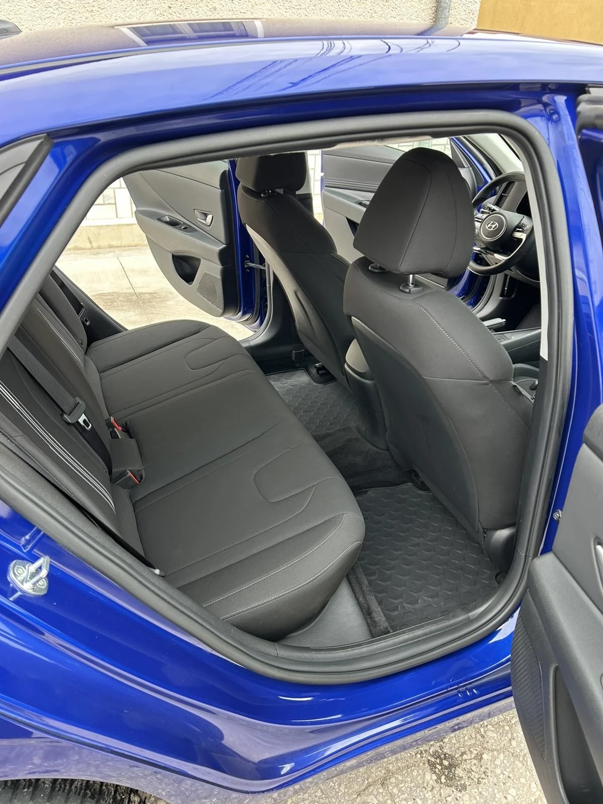 Hyundai Elantra 2.0, снимка 8 - Автомобили и джипове - 53904346